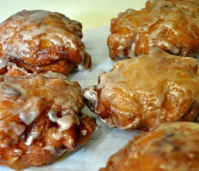 Amish Apple Fritter – Sticky, Filling, And DELICIOUS!