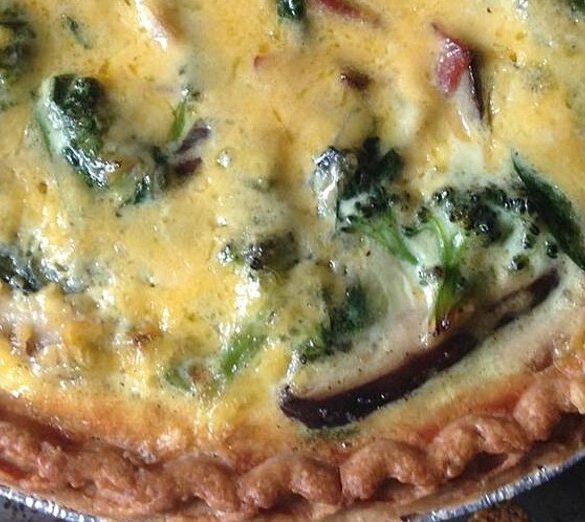 Cheesy Spinach and Mushroom Quiche – Delish Club