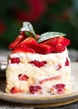Strawberry-cake-slice-1.jpg